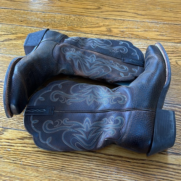 Ariat ladies western boots. Brown w/turquoise topstitching. Square toe. Size 8C - Picture 5 of 15